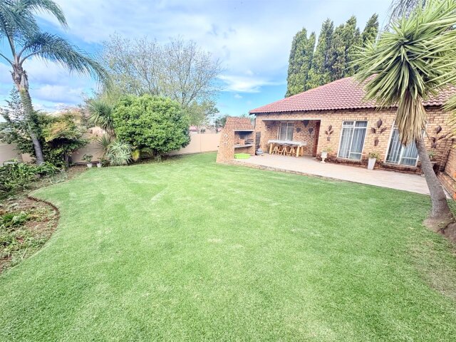 <!--[if BLOCK]><![endif]--> 14 The Square Paul Street, Moreleta Park, Pretoria East <!--[if ENDBLOCK]><![endif]-->